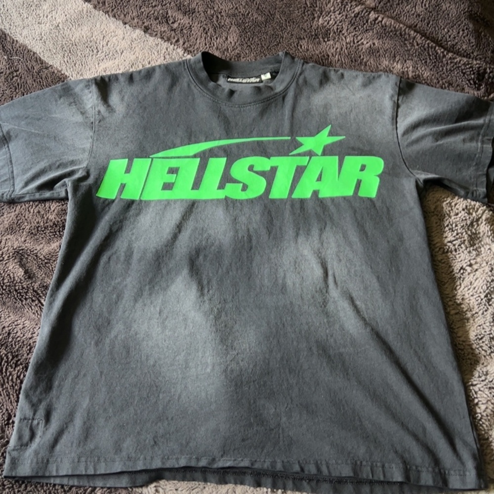 Black hellstar t-shirt (WILLING TO NEGOTIATE)